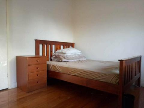 LARGE FULLY FURNISHED ROOM FOR STUDENT IN BOX HILL