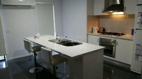 One bedroom close to Deakin Waterfront - Bills included