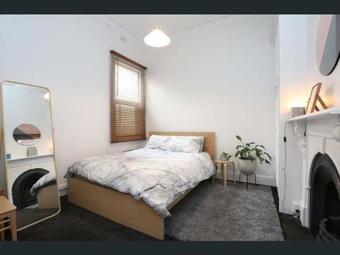 Couples Room - Melbourne Northside Bedroom Available
