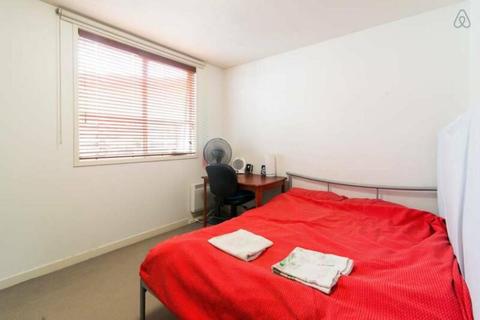Large Furnished Queen Room | 12 min to CBD | Yarra River | Fixed Bills