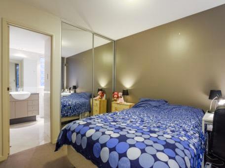 2 bedrooms avail in city SOHO apartment w/balcony