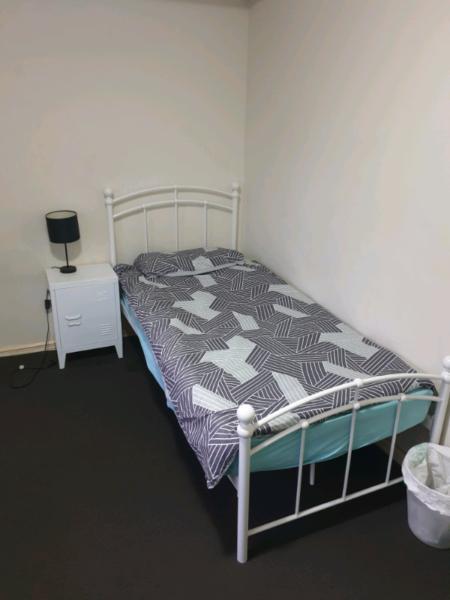 A room for 2 ladies sharing available East perth now $120/person