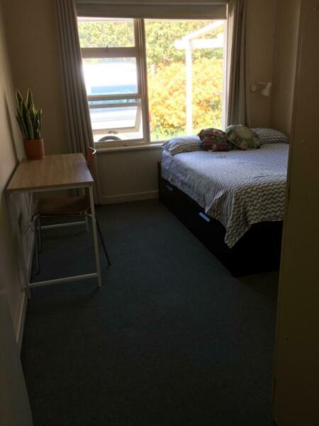 Nice room in Innaloo! Near Trigg Beach