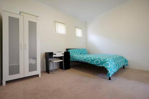 ROOM FOR RENT - GREAT LOCATIONS - COMFORTABLE - SECURE - CLEAN