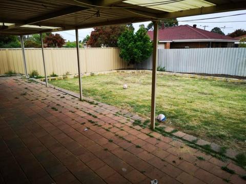 3 ROOMS FOR RENT FOR students/FAMILY in Armadale, near all amenties
