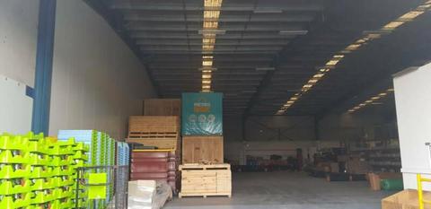 Warehouse Space 250m2 . Parking . Office