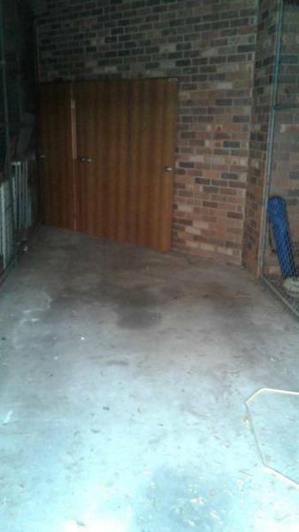 SINGLE & SECURED LOCK UP GARAGE AVAILABLE FOR STORAGE ( HURSTVILLE )