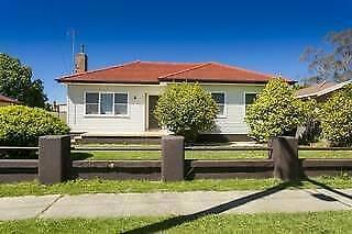 Clean Tidy 3 Bedroom House to Rent - Close to Town - Queanbeyan