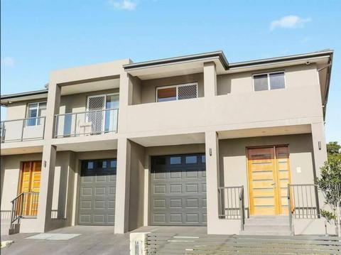 Immaculate 4 Bedrooms Duplex in Eastwood for rent