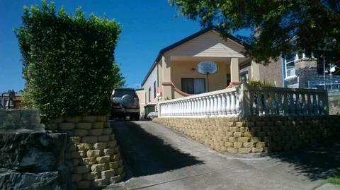 House close to train, airport and beach