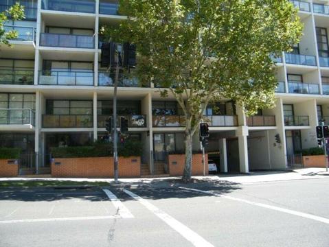 NEWTOWN - Three Bedroom furnished Apartment - Handy Location
