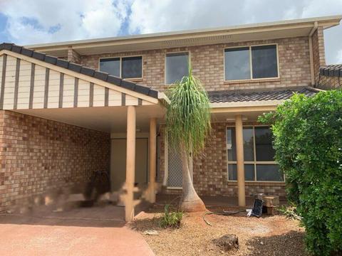 THREE BEDROOM TOWNHOUSE FOR RENT / CHILDERS 4660