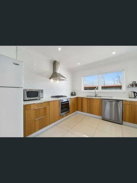 Fully renovated 3 bedroom apartment in Cheltenham/Mentone $425pw