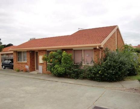 For Rent: 2-bedroom compact unit/villa in Oakleigh South to let