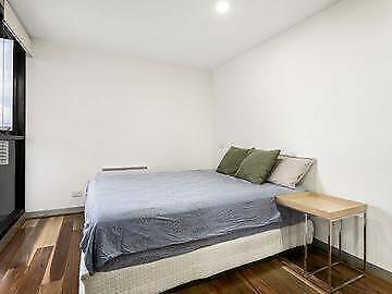 Fully Furnished 2 Bed Apt In The Heart of Melbourne Uni Precinct