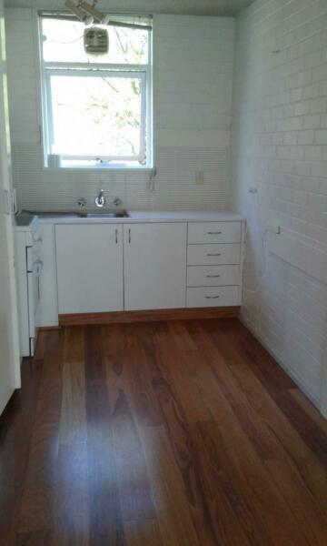 1 Bed Sunny Flat Sth Yarra - Great location Move in now 1 week free!