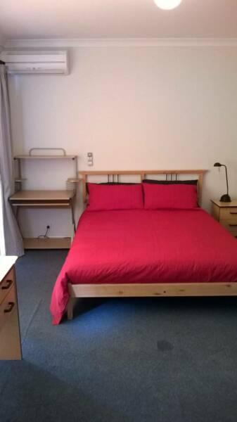 FEMALES ONLY HOUSE LARGE ROOMS WALK TO ECU JOONDALUP 4 MINS