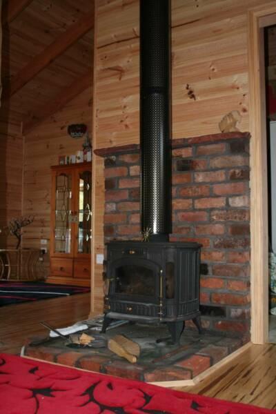 FOR SALE: CRADLE MOUNTAIN LOVE SHACK BUSINESS/LIFESTYLE PROPERTY