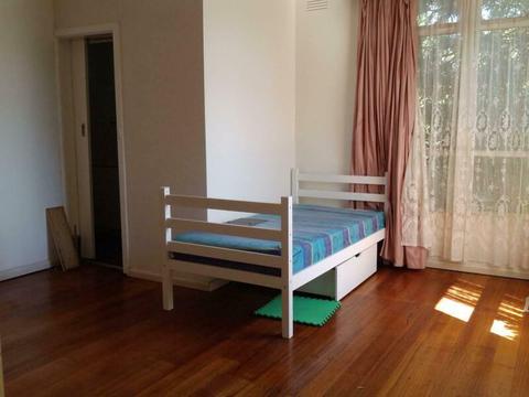 Room available in mount Waverley