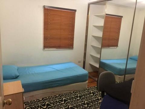Close Parramatta one Double size bedroom for rental in merrylands