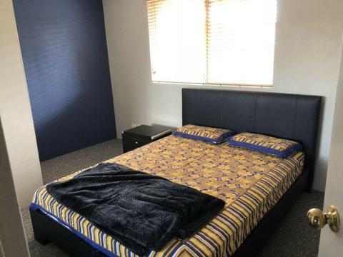Roomshare for 85$ just 6 min walk from quakers hill station