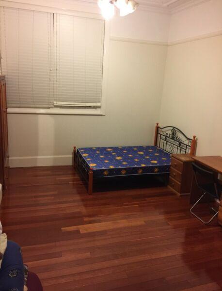 Studio size room5m walk to Epping Coles $260/week includes all BILLS