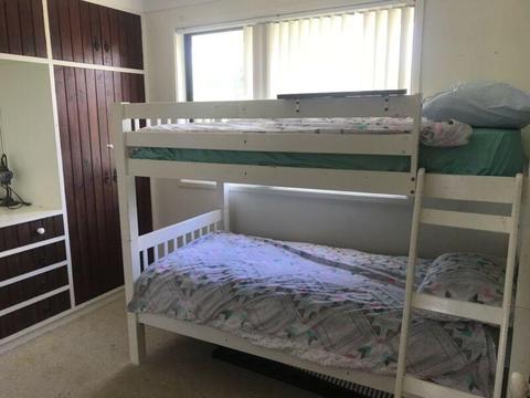 2 person Room for rent in Sandy beach suit berry pickers