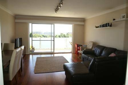 sunny 2 bdr apartment in Dee Why, short term lease