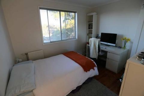Furnished room now available in friendly Macquarie sharehome!