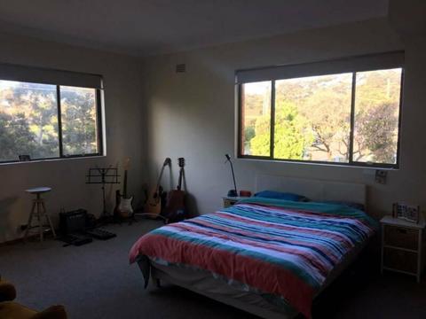 LARGE ROOM FOR RENT - House in South-Coogee