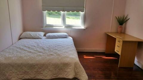 Private queen size room in EPPING. Close to public transportation