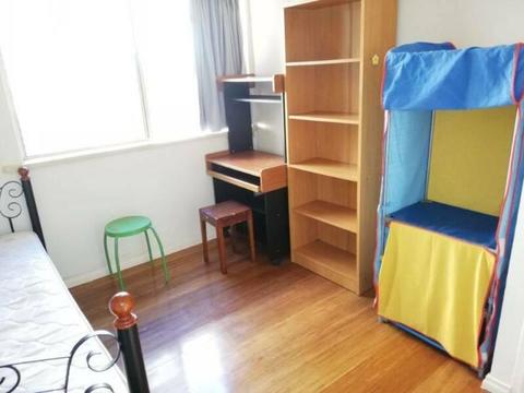 Bedroom with separate bathroom, 8 minutes walk to Parramatta station