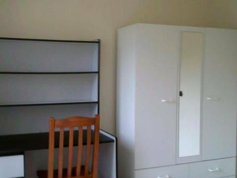 Furnished room close to the Uni ( Female only)