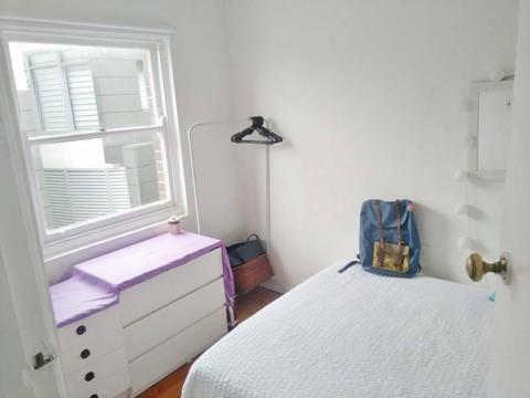 Awesome F/F Double Bedroom for 1, in 2 bed apt. Coogee Beach