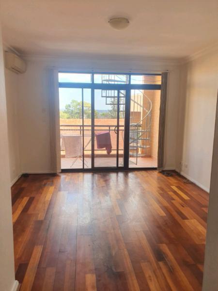 Master room for rent Hurstville