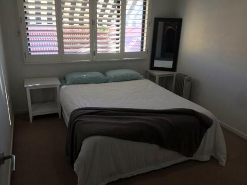 Surfers- Single Private Furnished Room