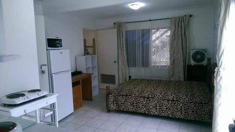 Granny flat Bed sit. Maroochydore for Vegetarian only