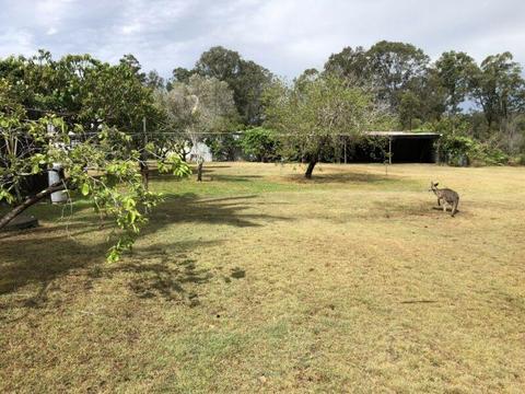 Acreage rooms for rent females only suitable for horse yatla area