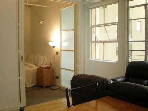 Room in 2 bedroom apartment on Collins Street