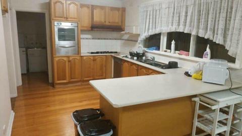 Two rooms available near Deakin University