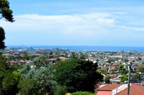 WOLLONGONG 2 BEDROOM SEMI WITH EXPANSIVE OCEAN AND CITY VIEWS