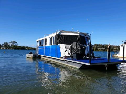 Houseboat on Noosa River for rent for Xmas School holidays