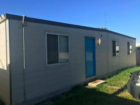 Granny Flat for rent (Carey Park in area behind trotting track)