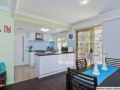 GoldCoast\\PRICE QUICK SALE\\ Townhouse 3br