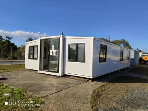 Brand new three bedroom expandable container house (L) 11,800 mm x (W)