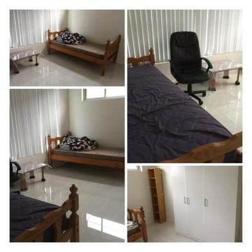 looking for a tidy, friendly roommate to move in close to Kingsgrove