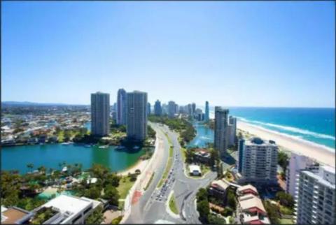 3 free singlebeds in Surfers Paradise with stunning ocean view