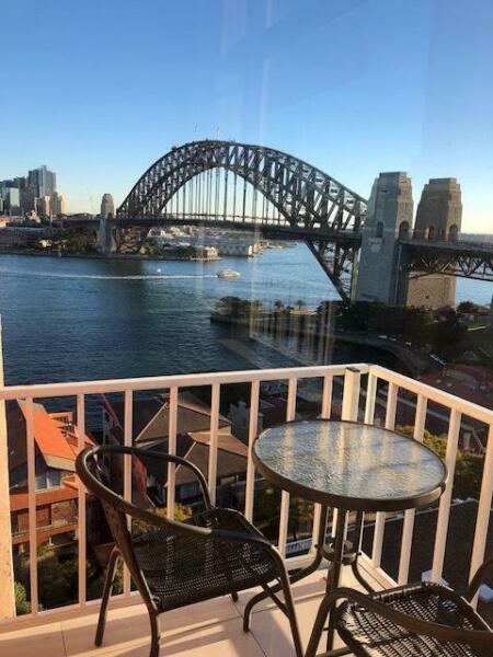 Better than a hotel room with Harbour Bridge View in front