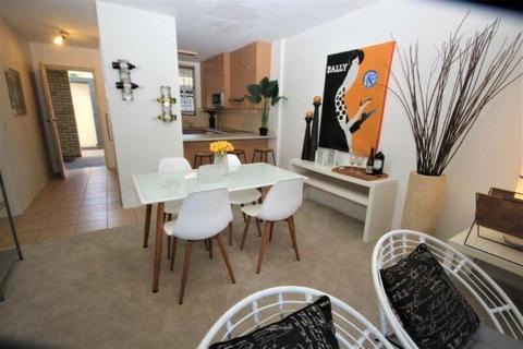 Funky Apartment in Heart of Toowong