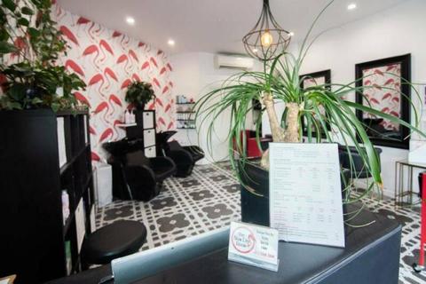 OUTSTANDING INNER-CITY SALON FIT-OUT FOR SALE!!